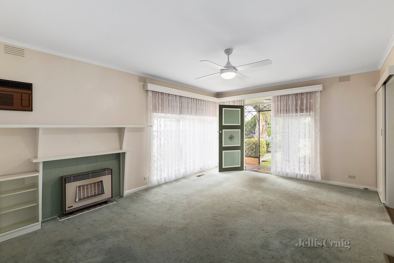 1/33 Logan Street , Canterbury image 3