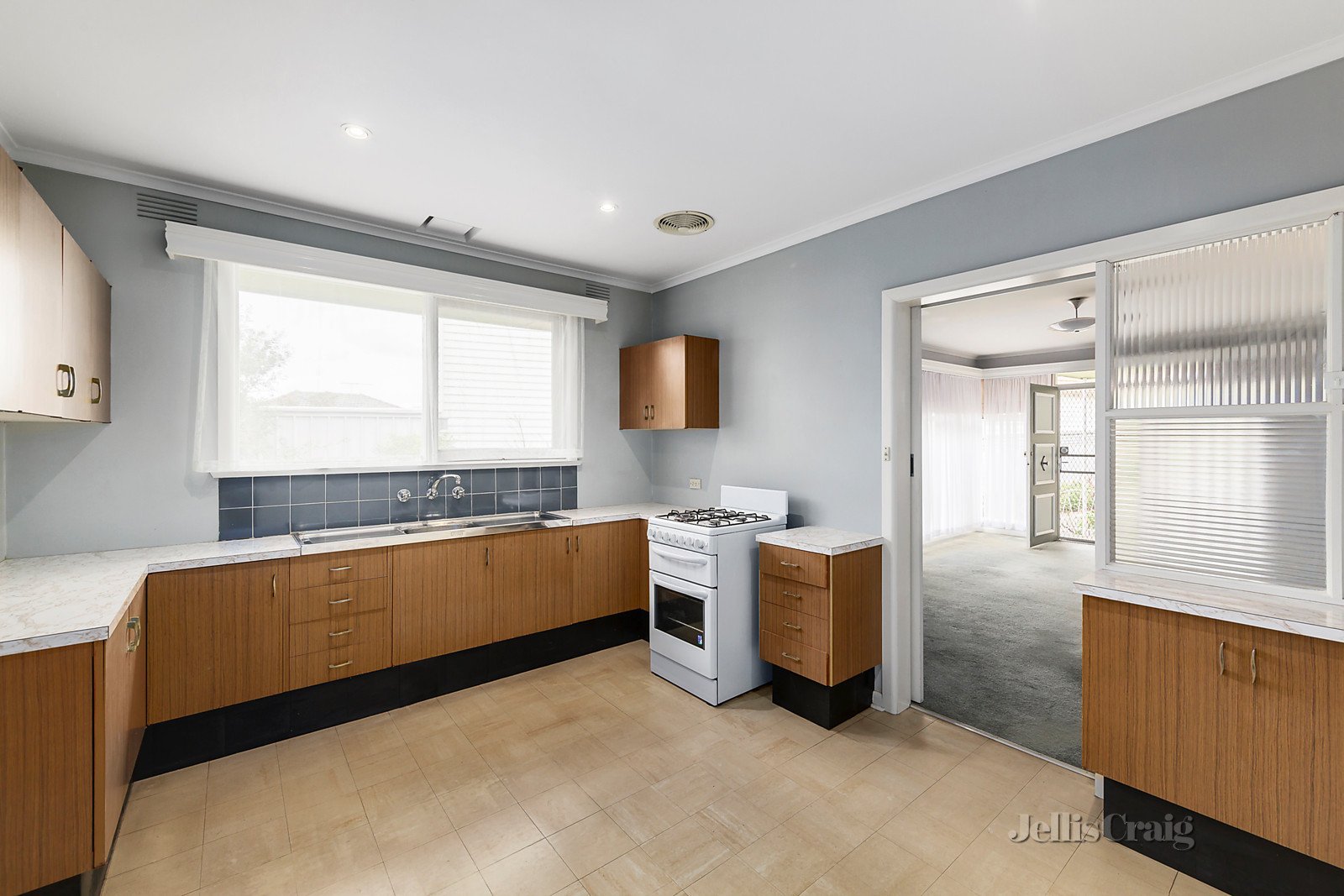 1/33 Logan Street , Canterbury image 4
