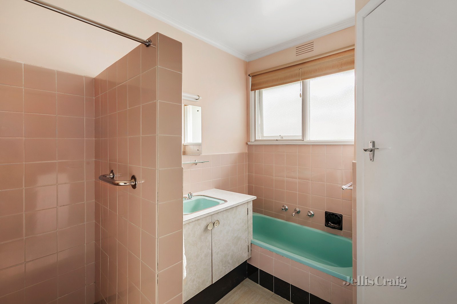 1/33 Logan Street , Canterbury image 5
