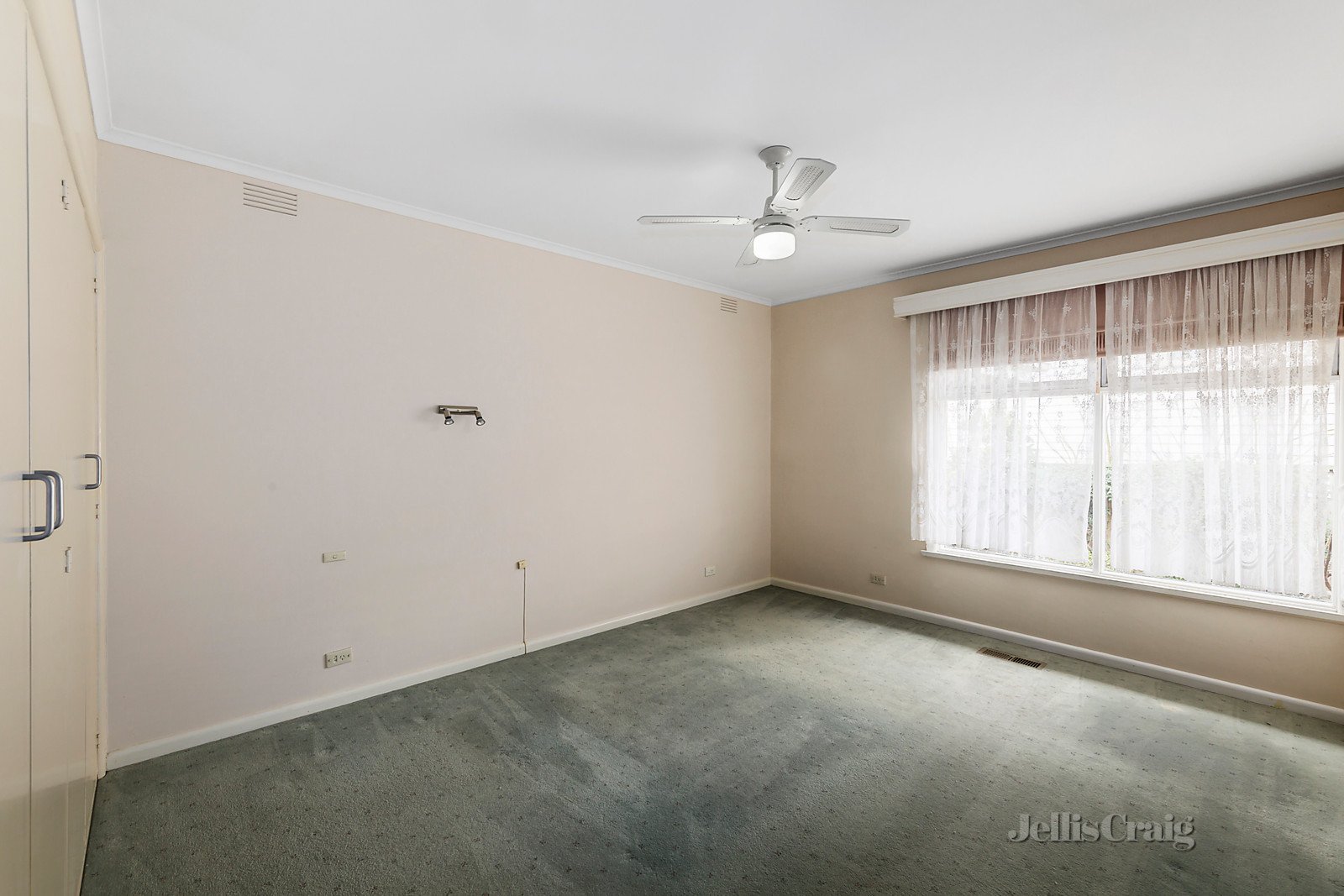 1/33 Logan Street , Canterbury image 6