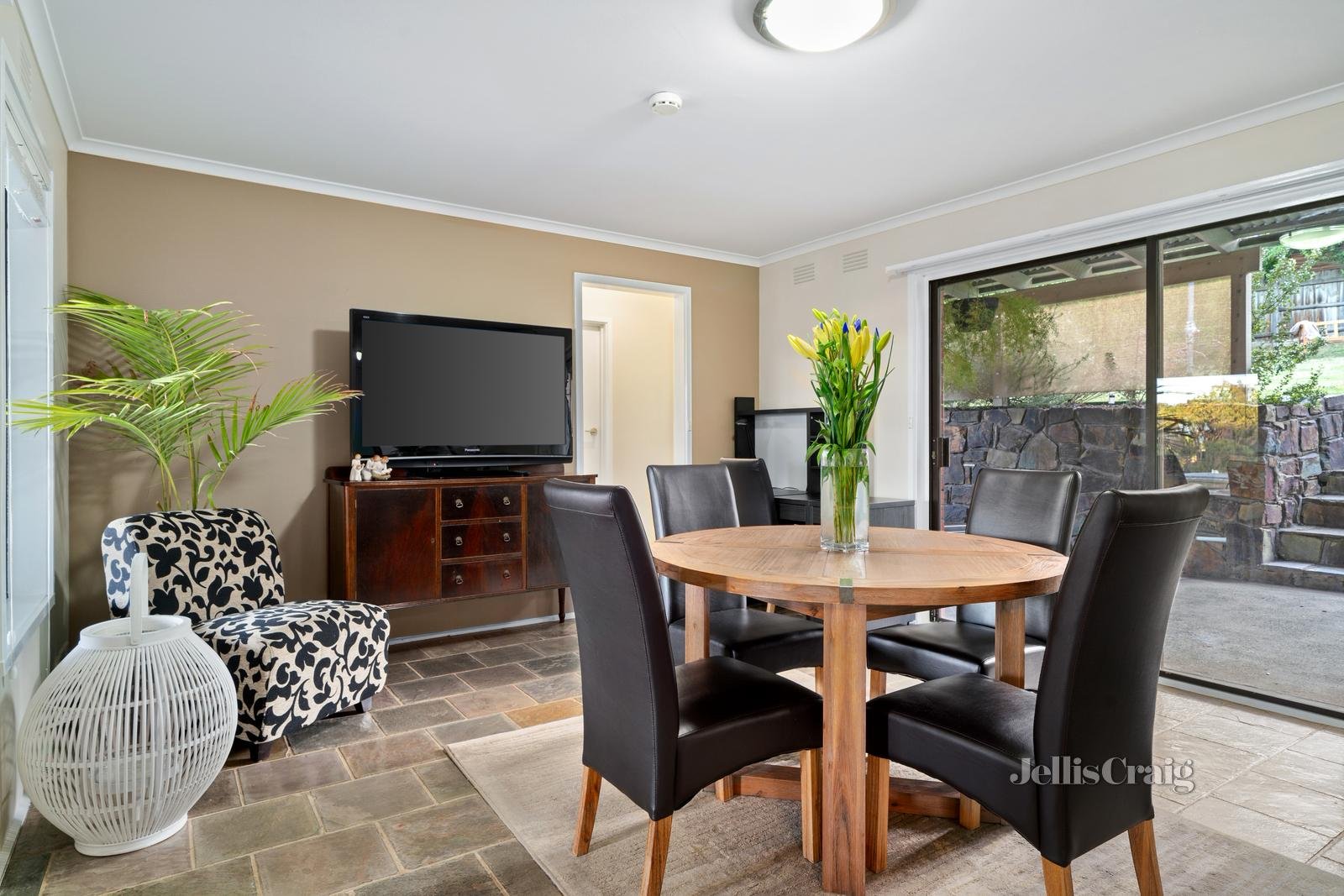 133 Mountain View Parade, Rosanna image 4