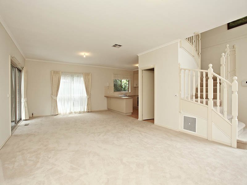 1/33 Mt Dandenong Road, Ringwood East image 2