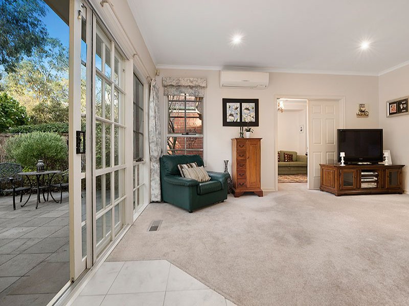 1/33 Myrtle Grove, Blackburn image 3