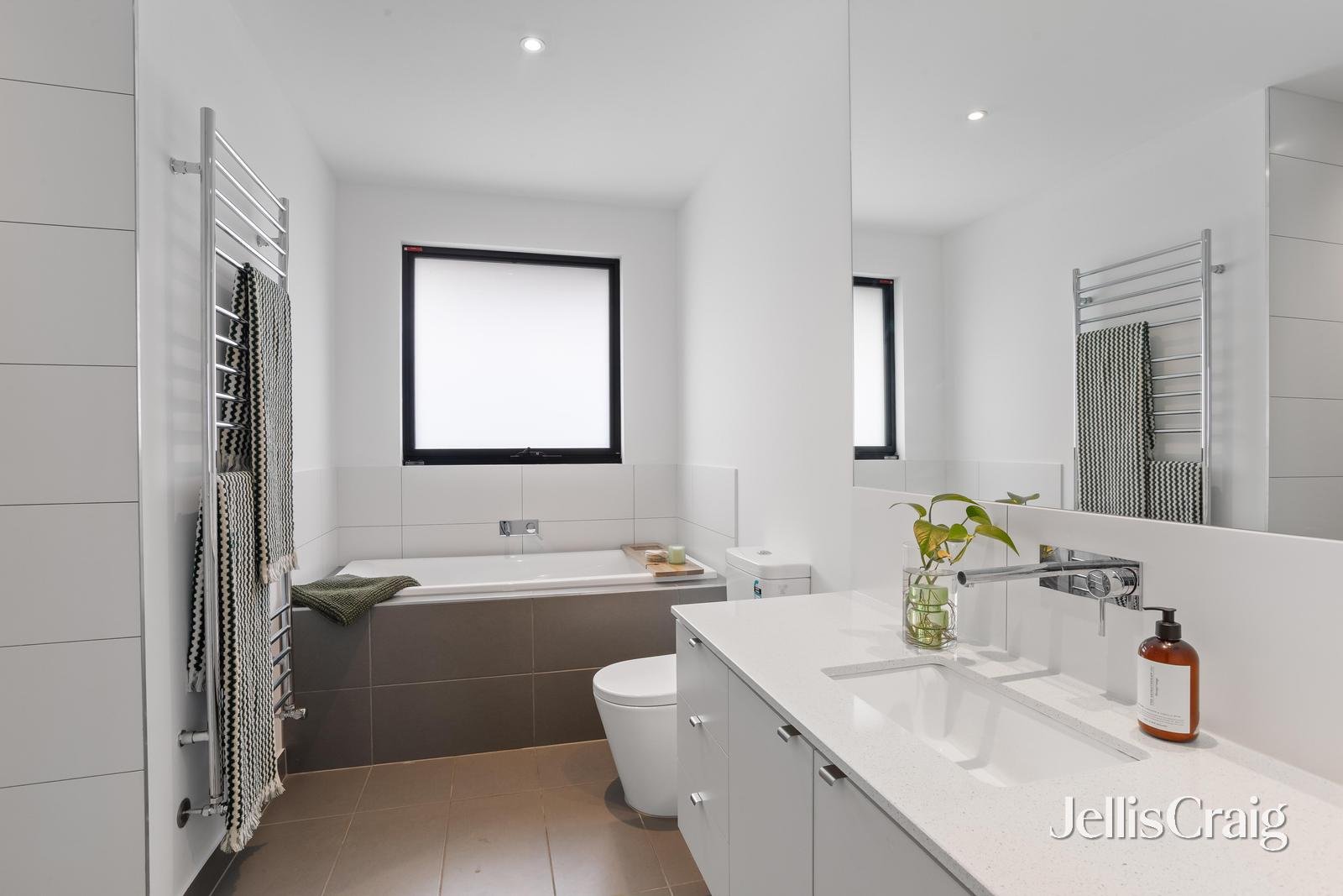 1/33 Sunderland Avenue, Ashburton image 6