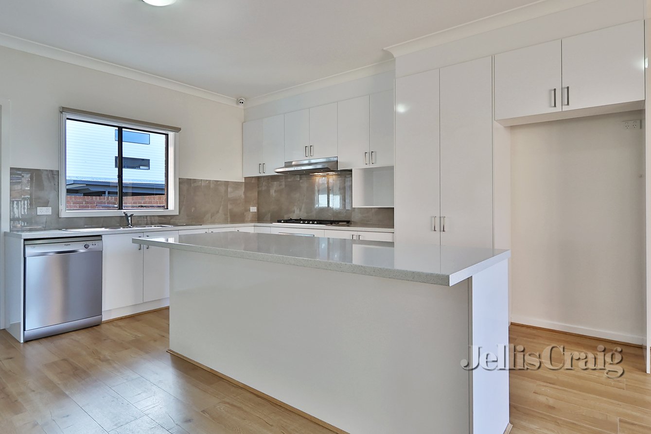 1/33 Thompson Street, Glen&nbsp;Waverley image 1