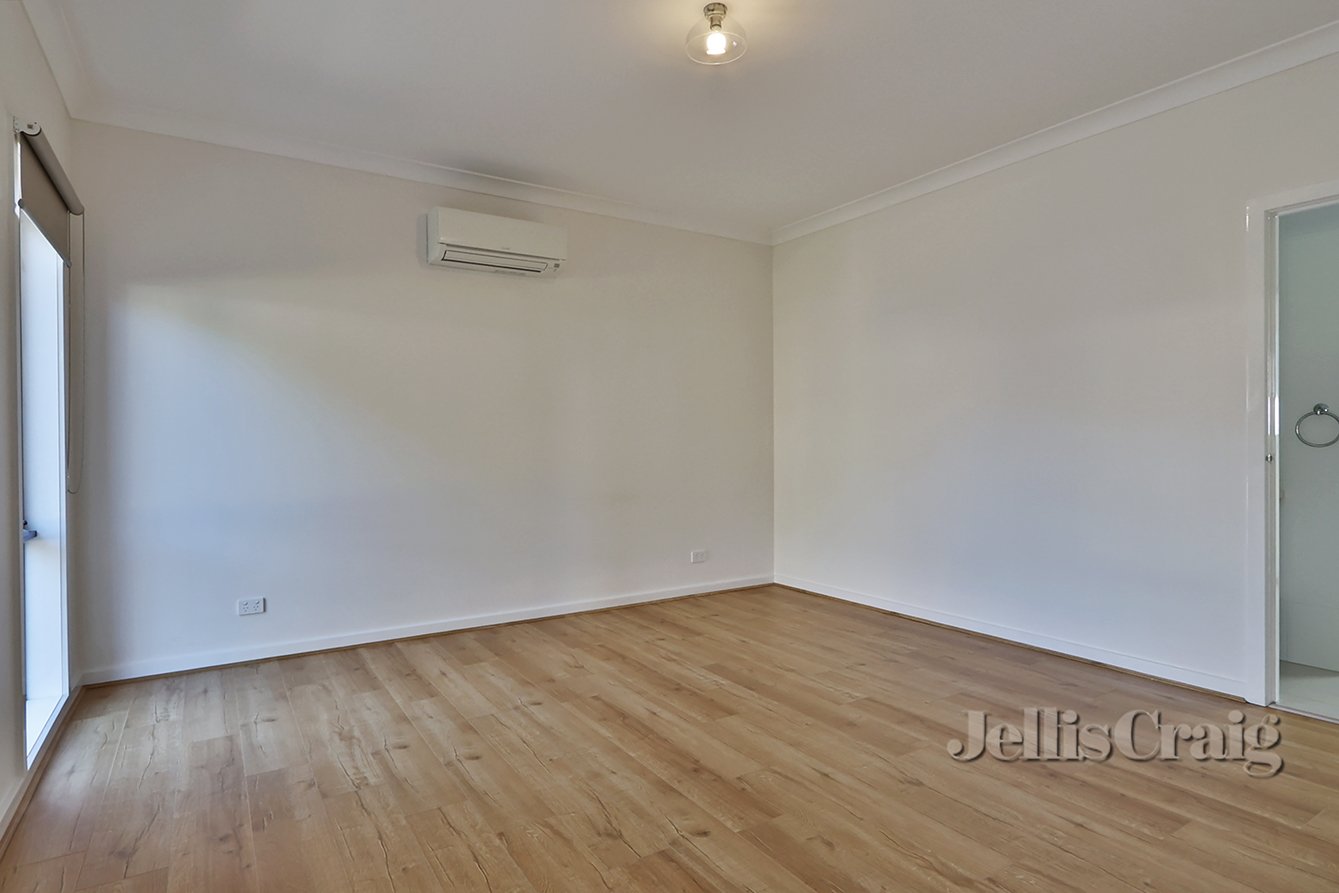 1/33 Thompson Street, Glen&nbsp;Waverley image 8