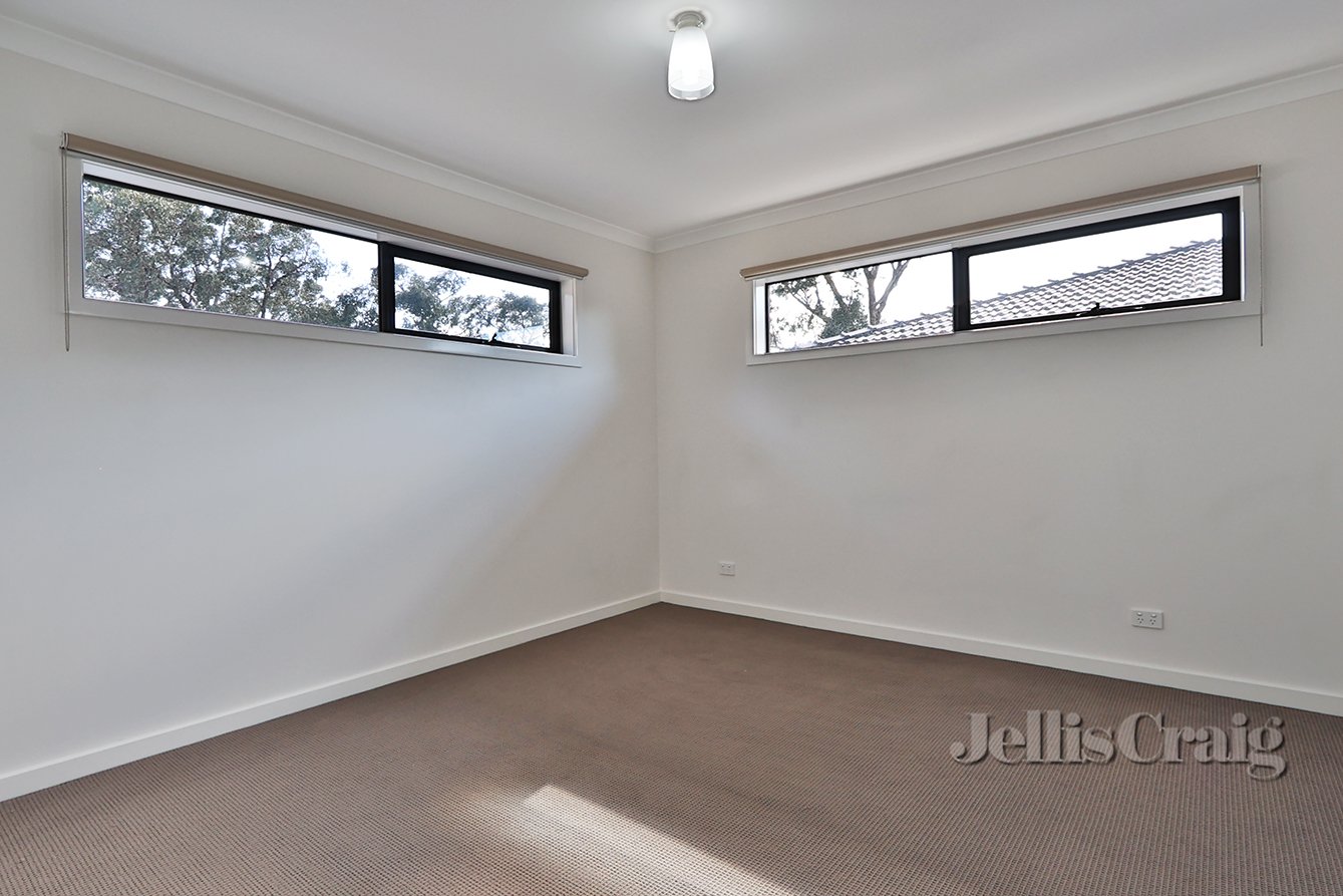 1/33 Thompson Street, Glen&nbsp;Waverley image 3