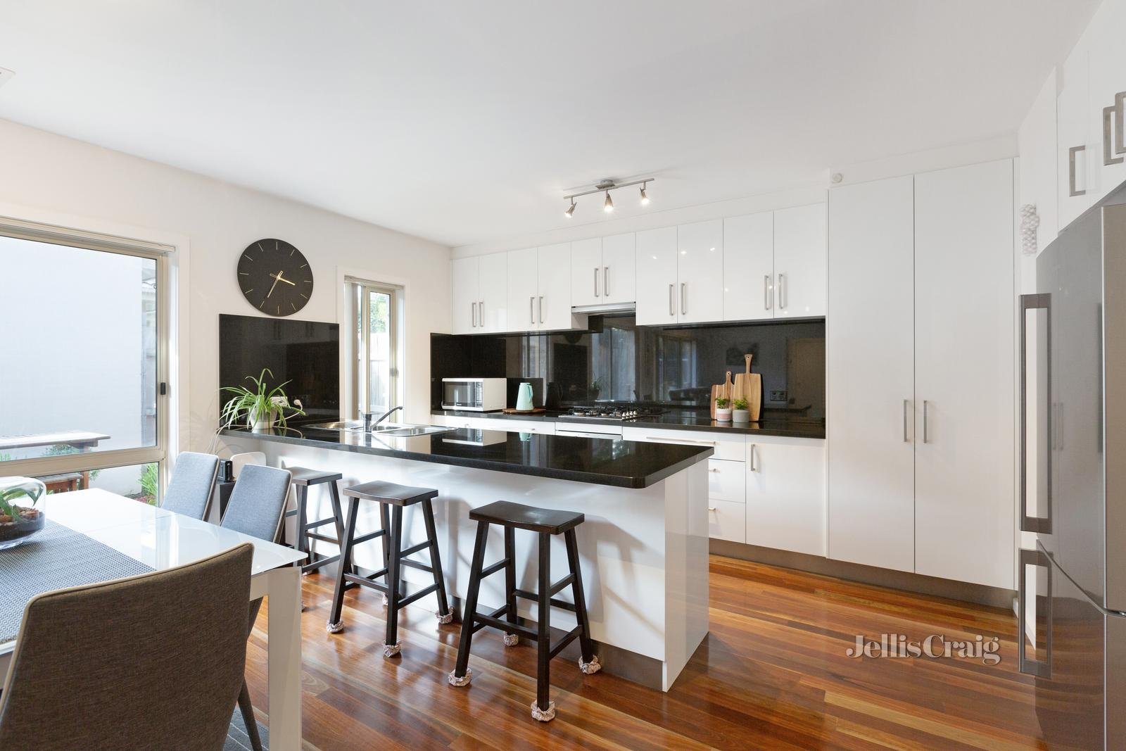 1/335 Canterbury Road, Forest Hill image 3