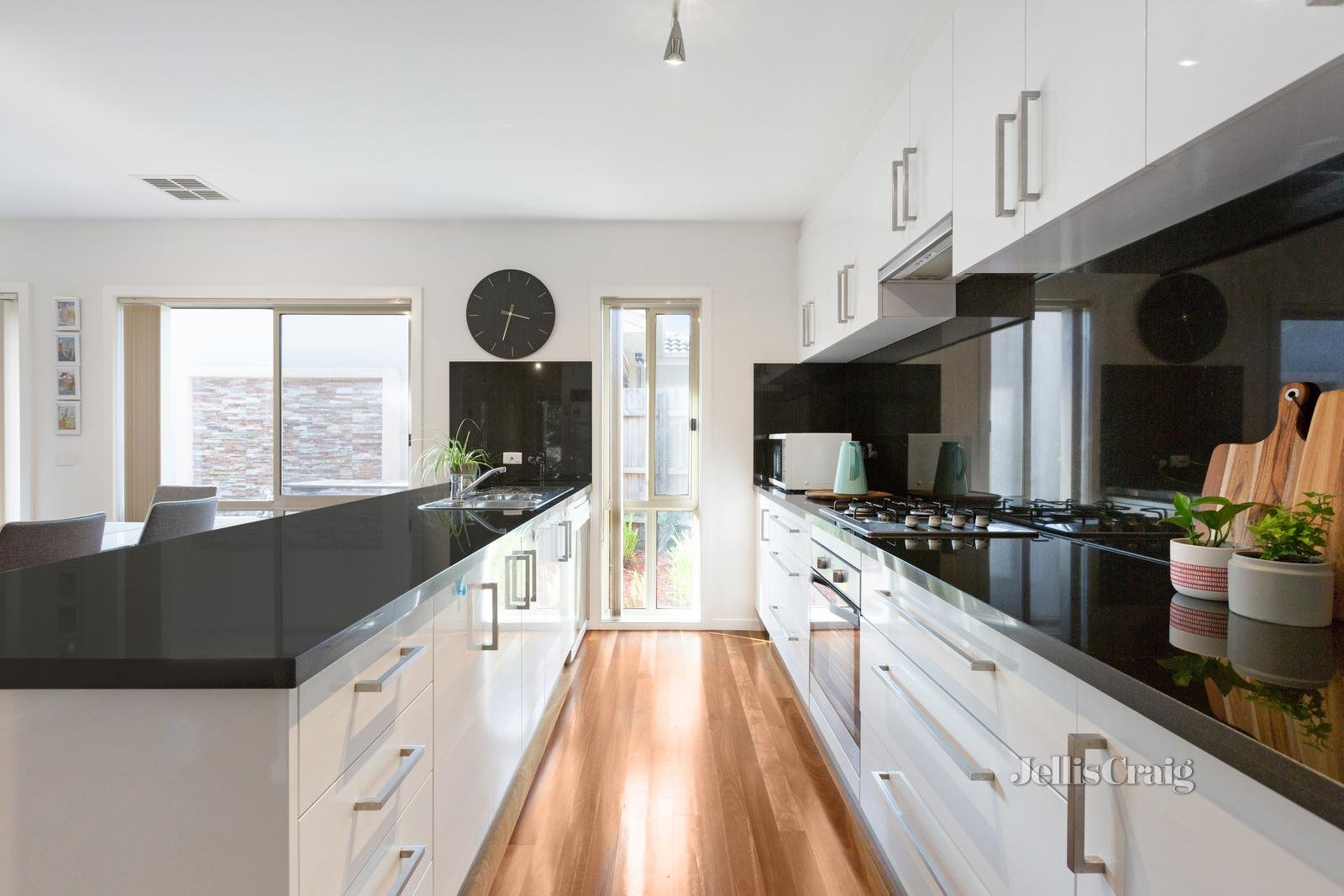 1/335 Canterbury Road, Forest Hill image 4
