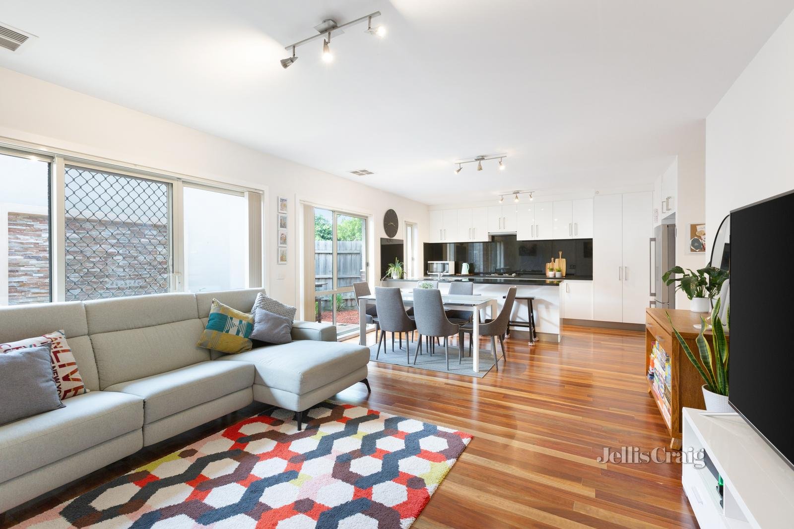 1/335 Canterbury Road, Forest Hill image 7
