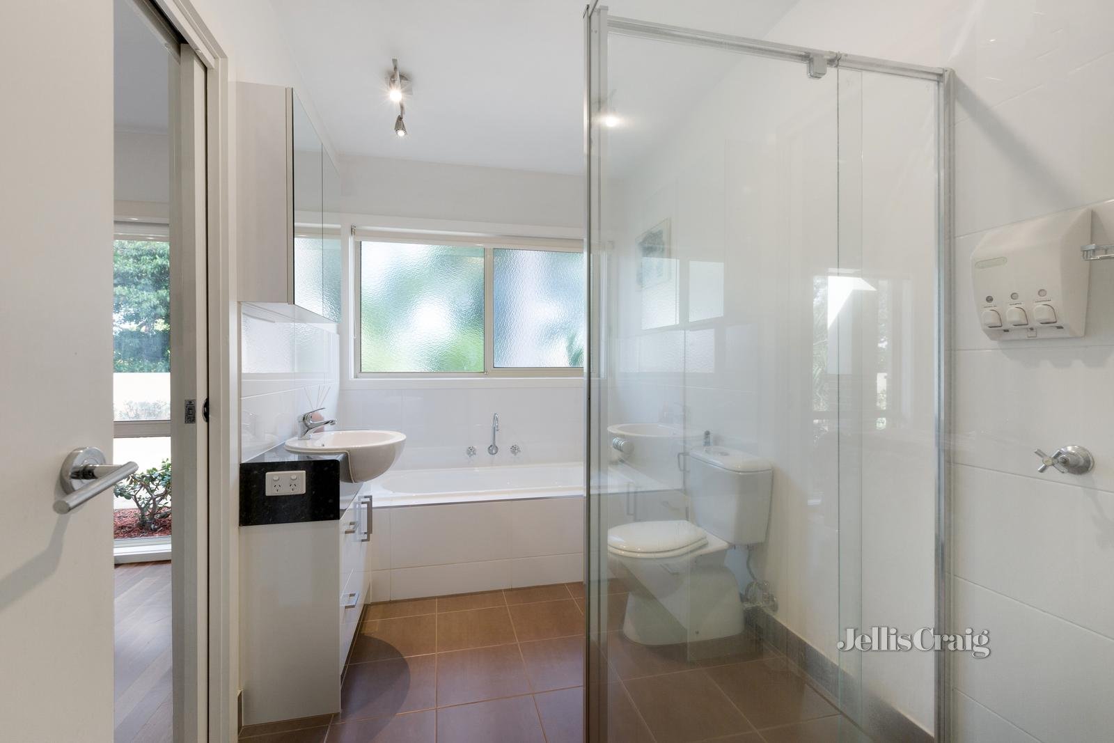 1/335 Canterbury Road, Forest Hill image 9