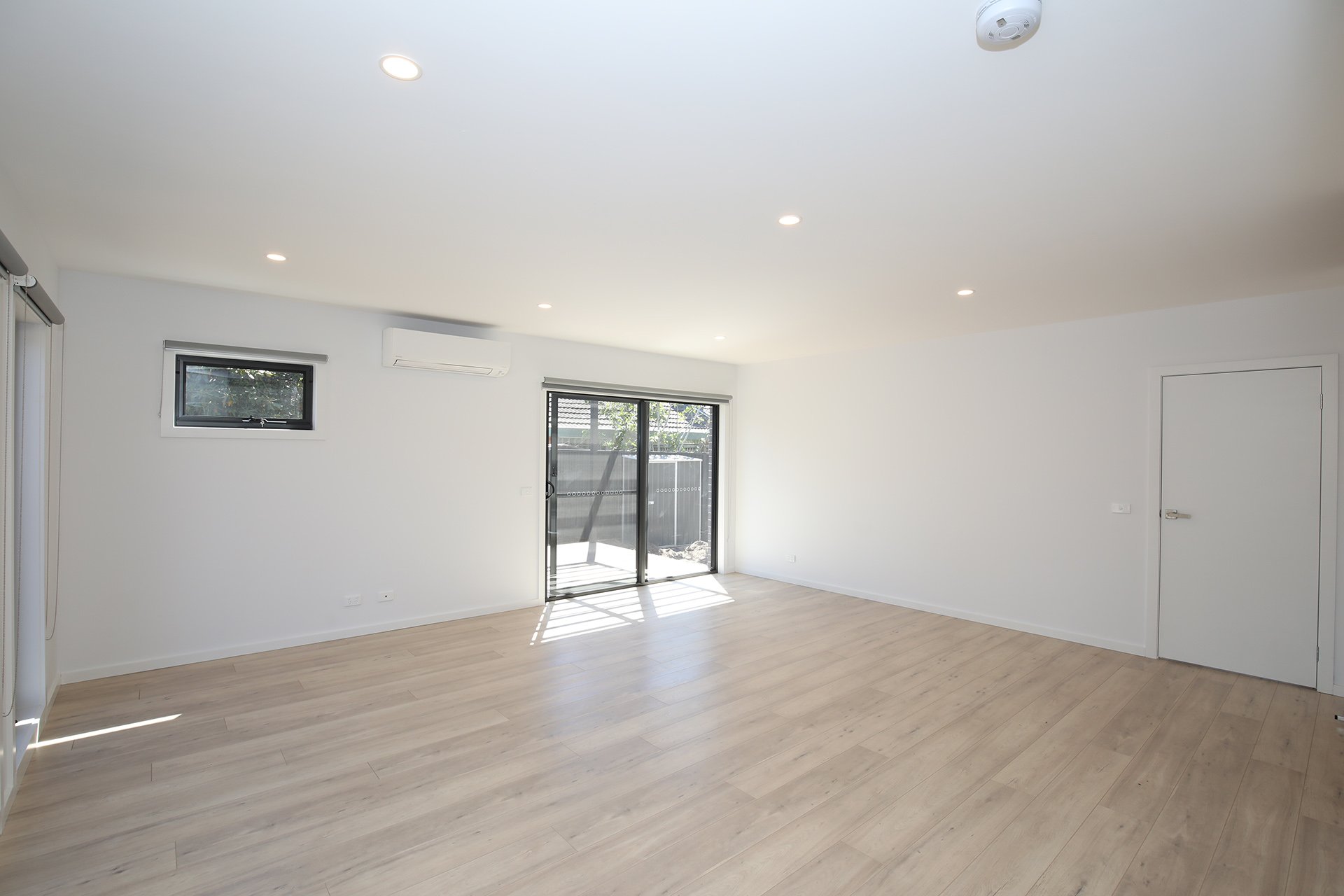 1/34 Binbrook Drive, Croydon image 2