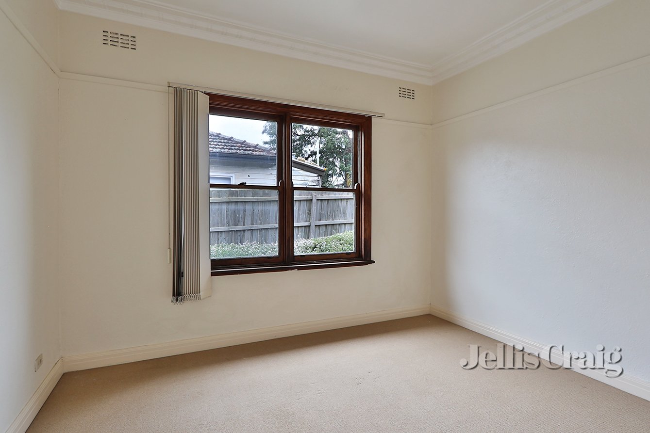 1/34 Briggs Street, Mount Waverley image 4