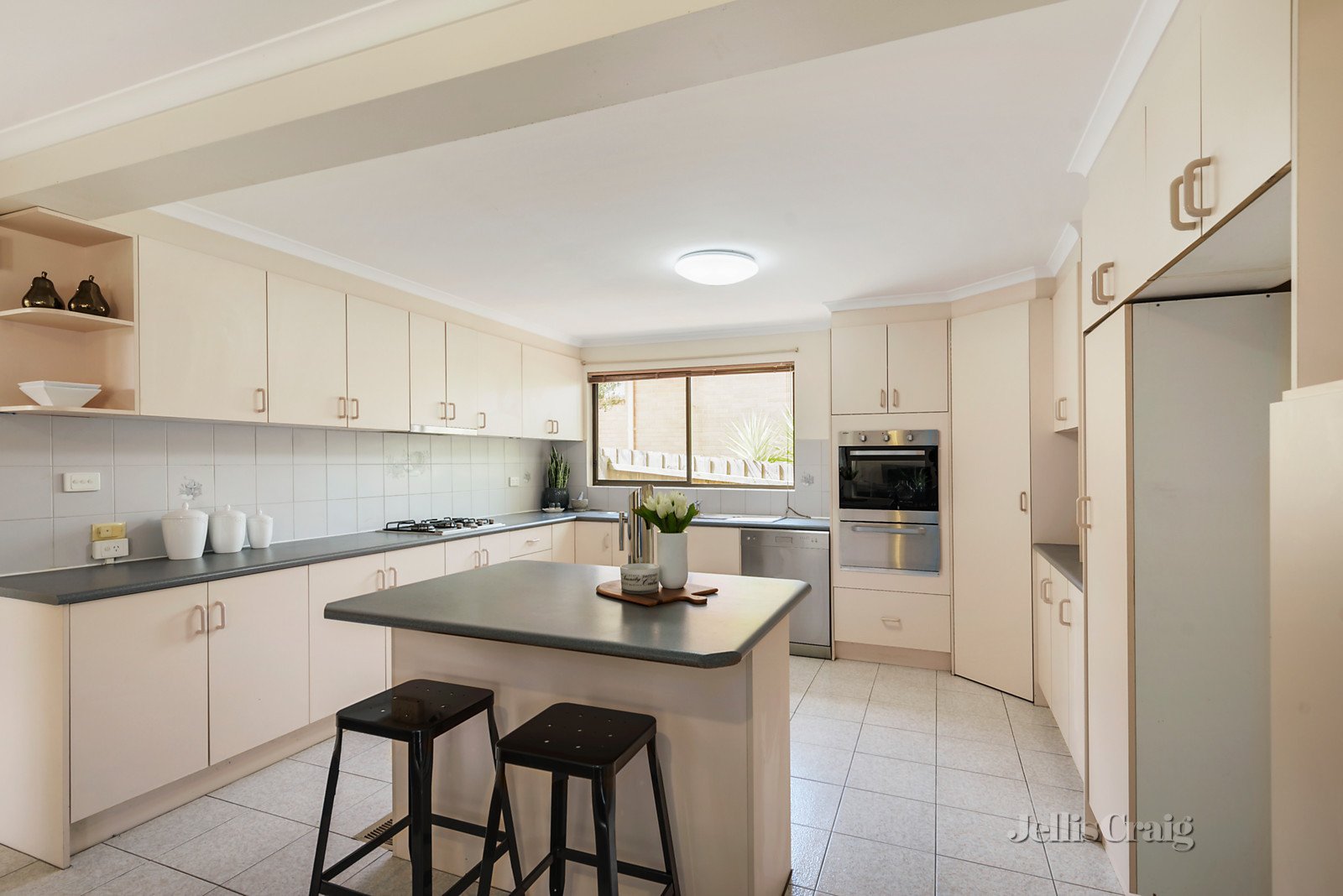 1/34 Darbyshire Road, Mount Waverley image 3