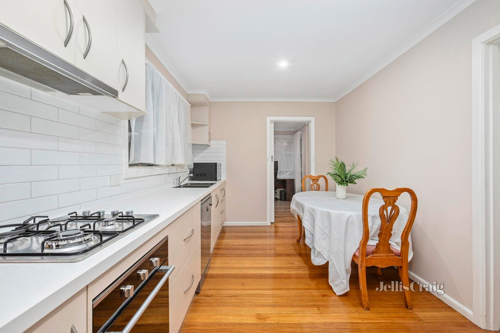 134 Mahoneys Road, Forest Hill image 4