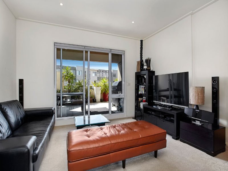 13/4 Seisman Place, Port Melbourne image 2