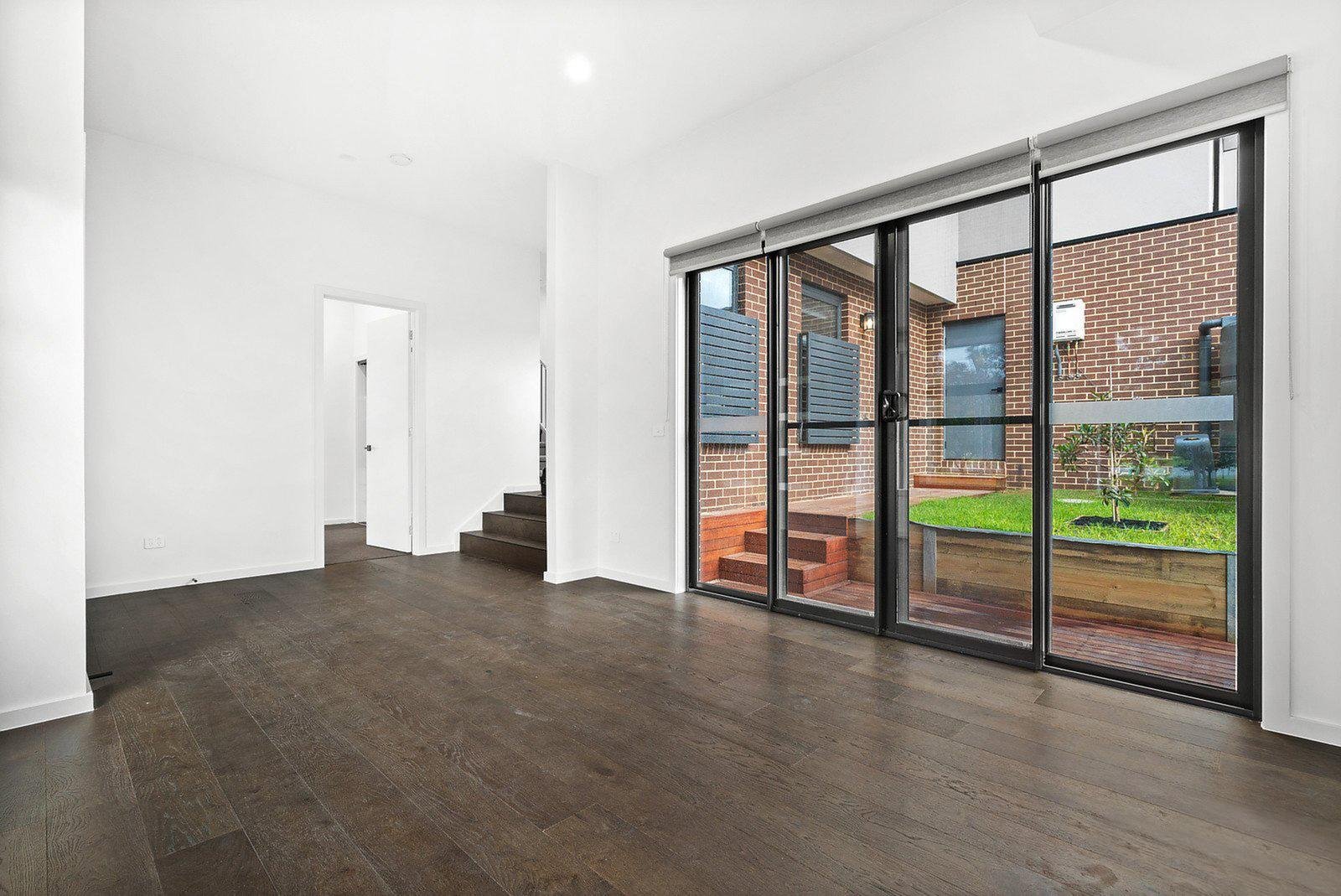 1/341 Elgar Road, Surrey Hills image 2