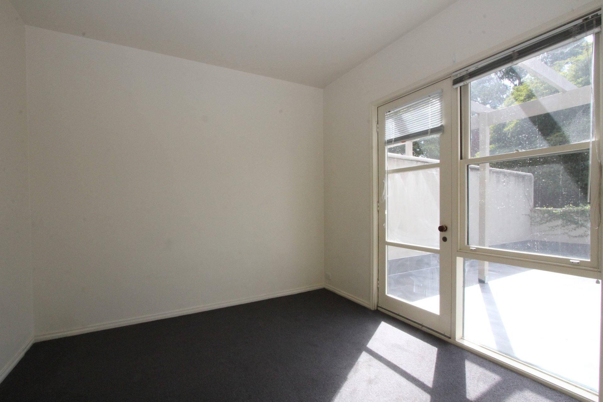 Property Gallery Thumbnail 6