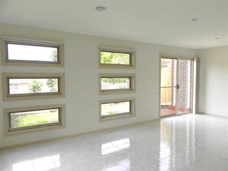 1/35 Angus Drive, Glen&nbsp;Waverley image 3