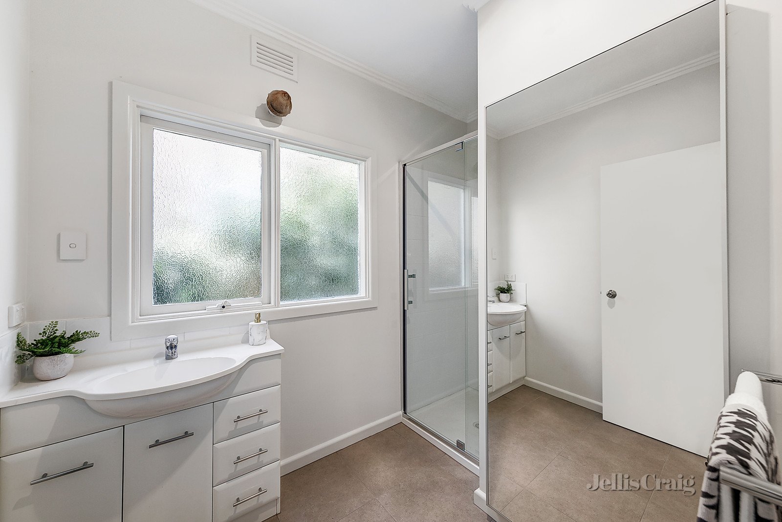 135 Victoria Road, Hawthorn East image 5