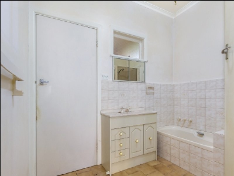 135 Woodhouse Grove, Box Hill North image 5