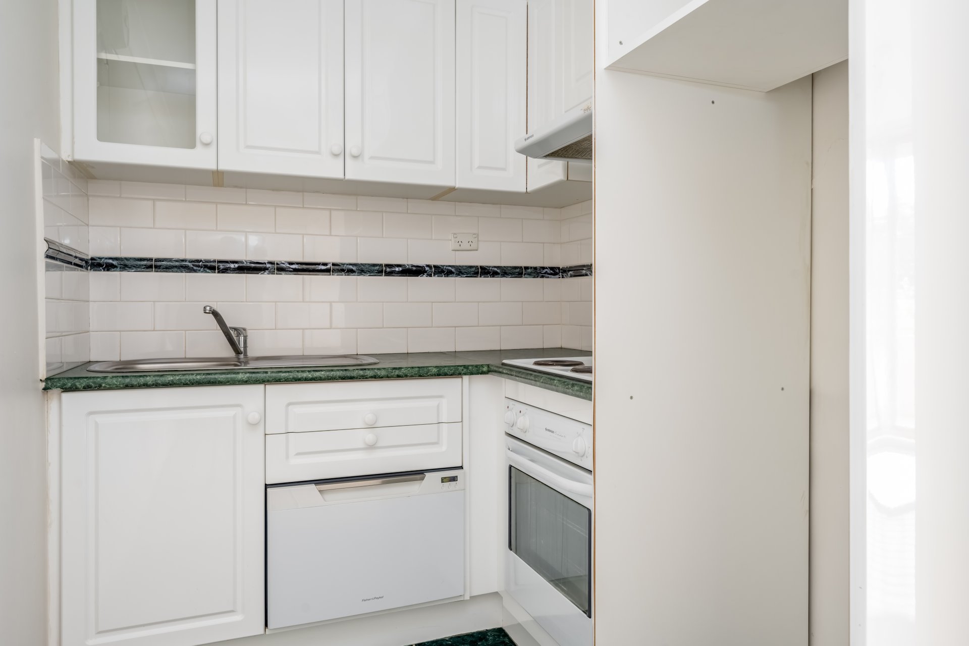 13/52 Sutherland Road, Armadale image 3