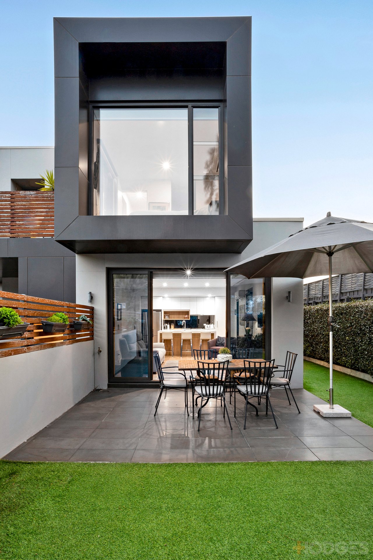 1 / 36 Crisp Street Hampton
