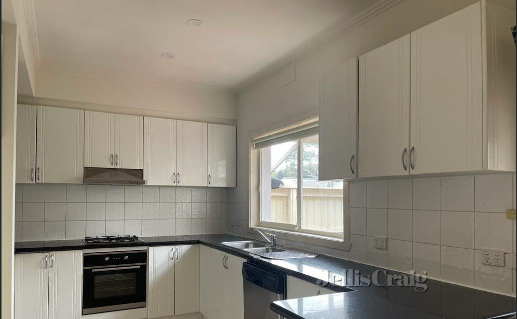 136 Woods Street, Newport image 3