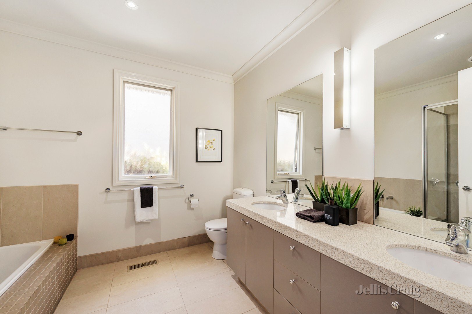 136A Fulham Road, Alphington image 6