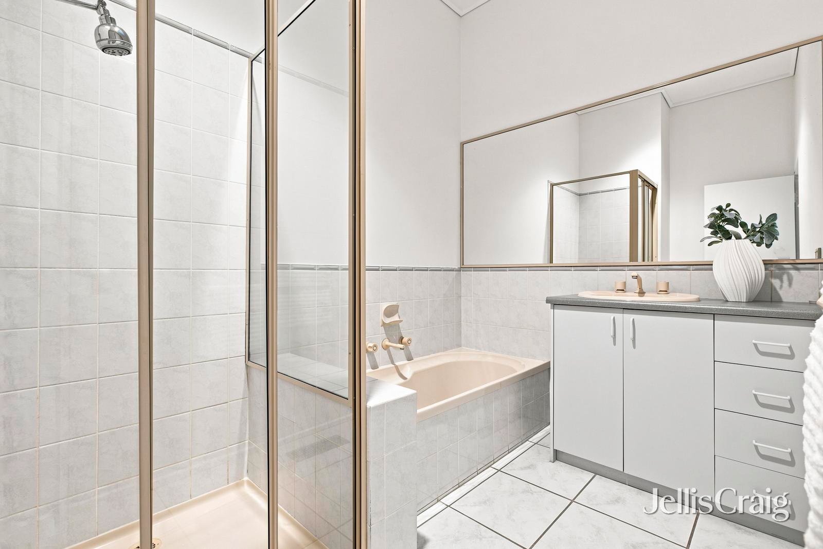 137 Beach Road, Sandringham image 11