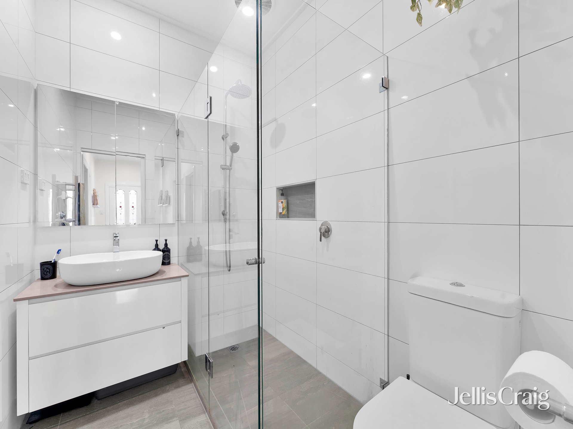 137 Ferntree Gully Road, Mount&nbsp;Waverley image 4