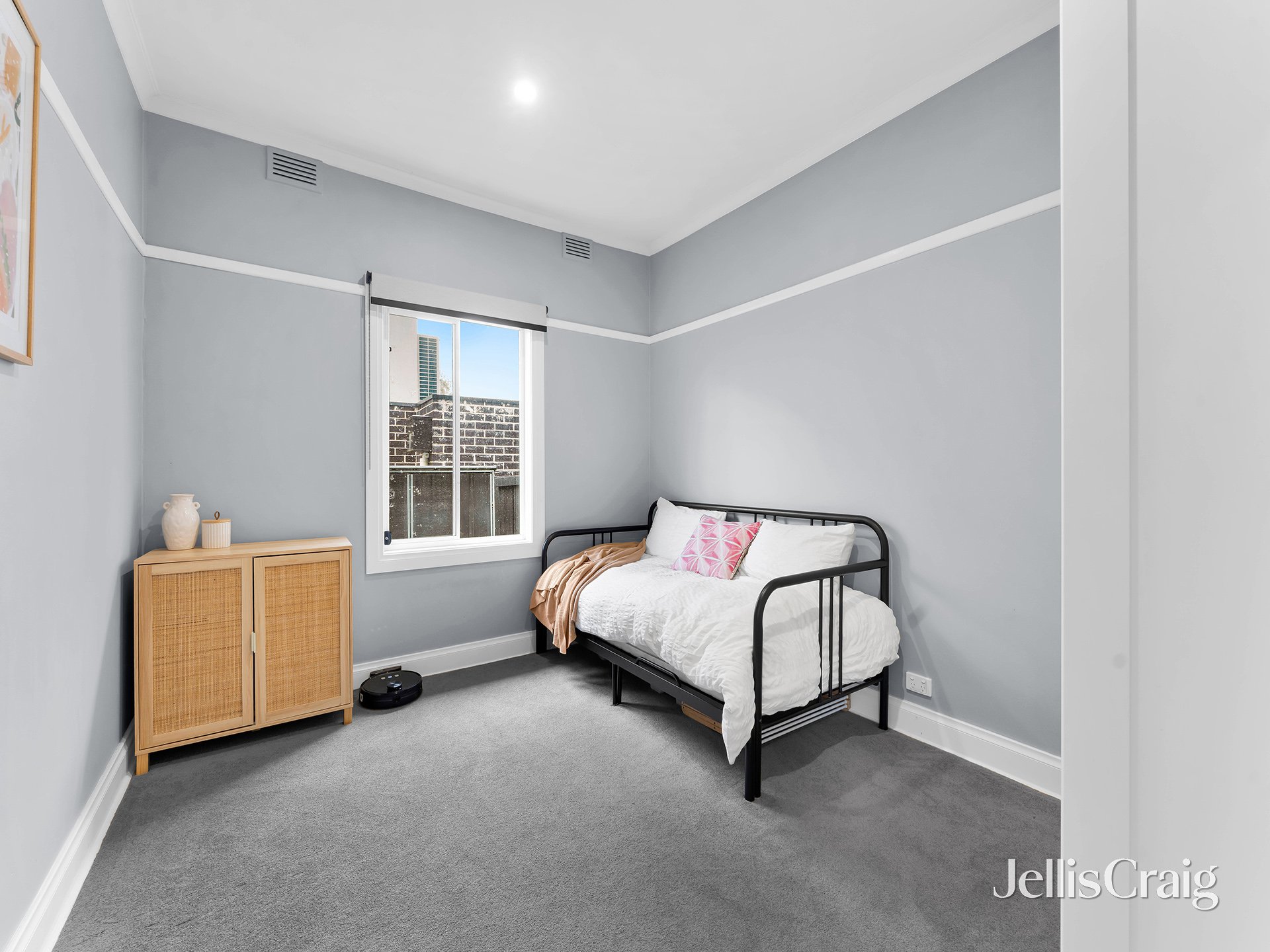 137 Ferntree Gully Road, Mount&nbsp;Waverley image 5