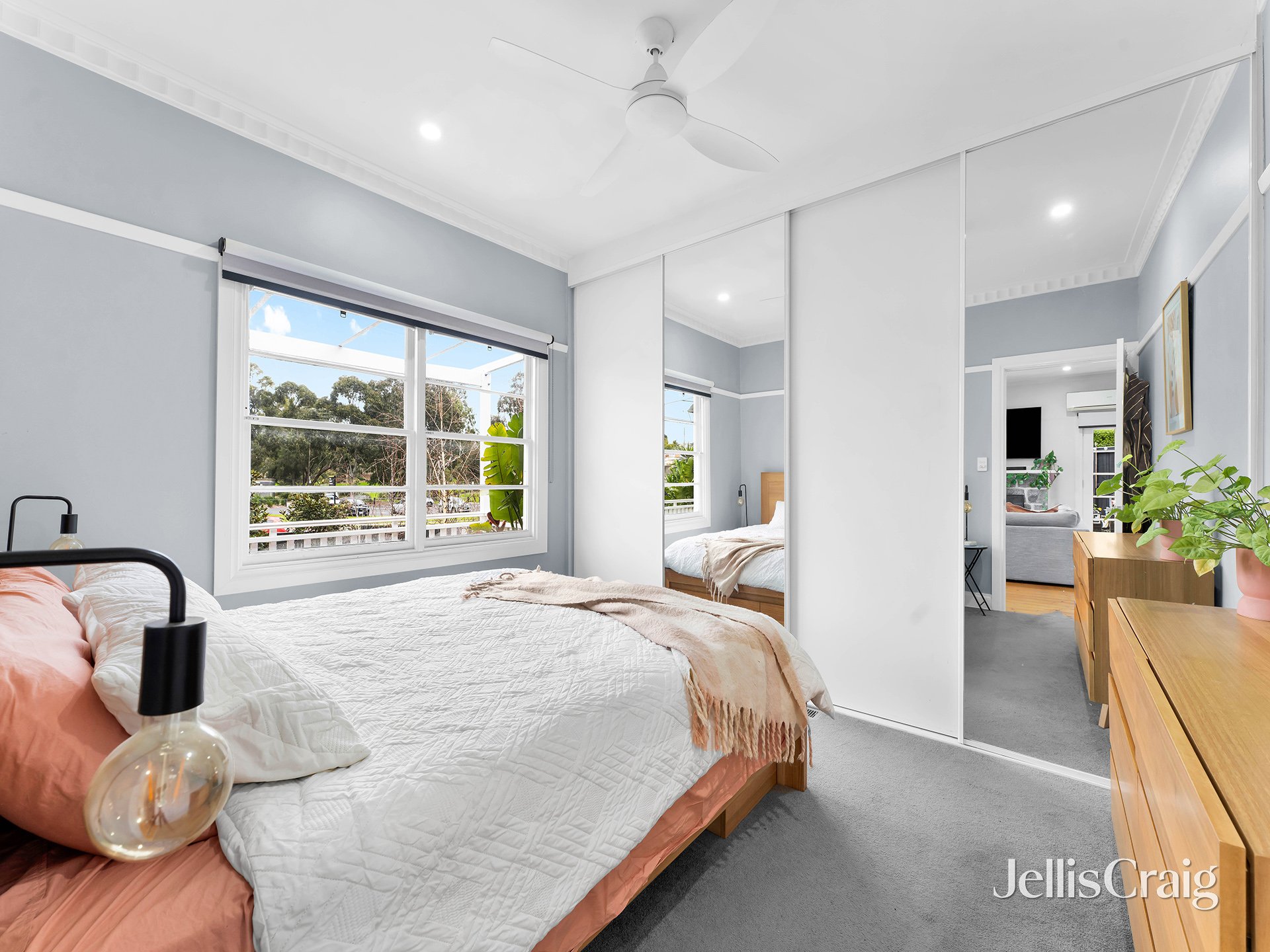 137 Ferntree Gully Road, Mount&nbsp;Waverley image 3