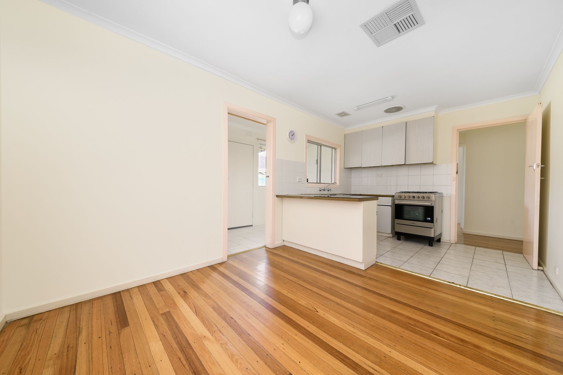 1/37 Gyton Avenue, Glen Waverley image 1