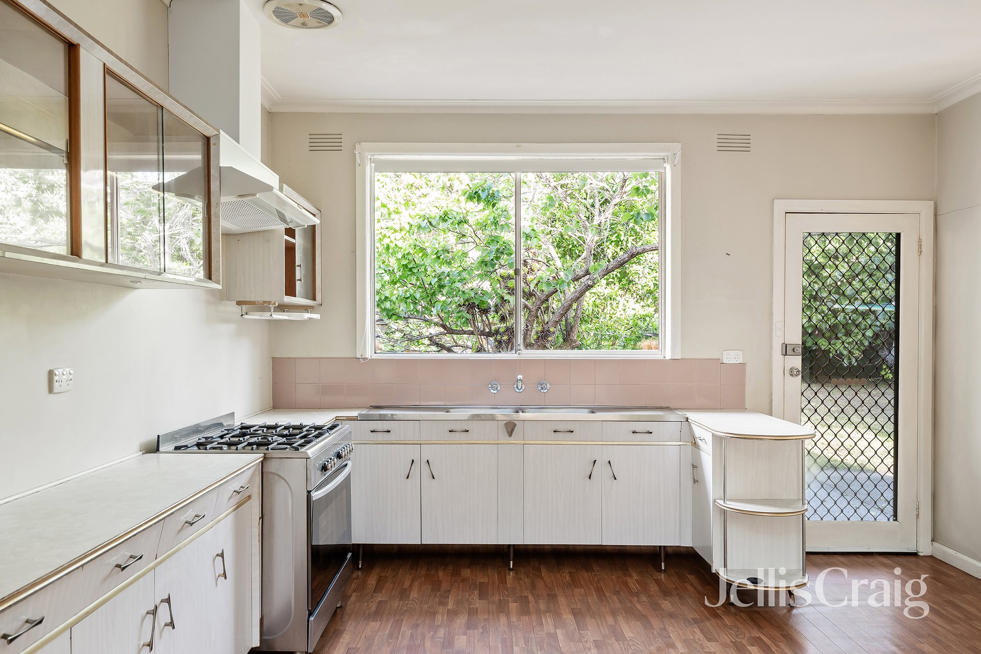 137 Ivanhoe Parade, Ivanhoe image 2