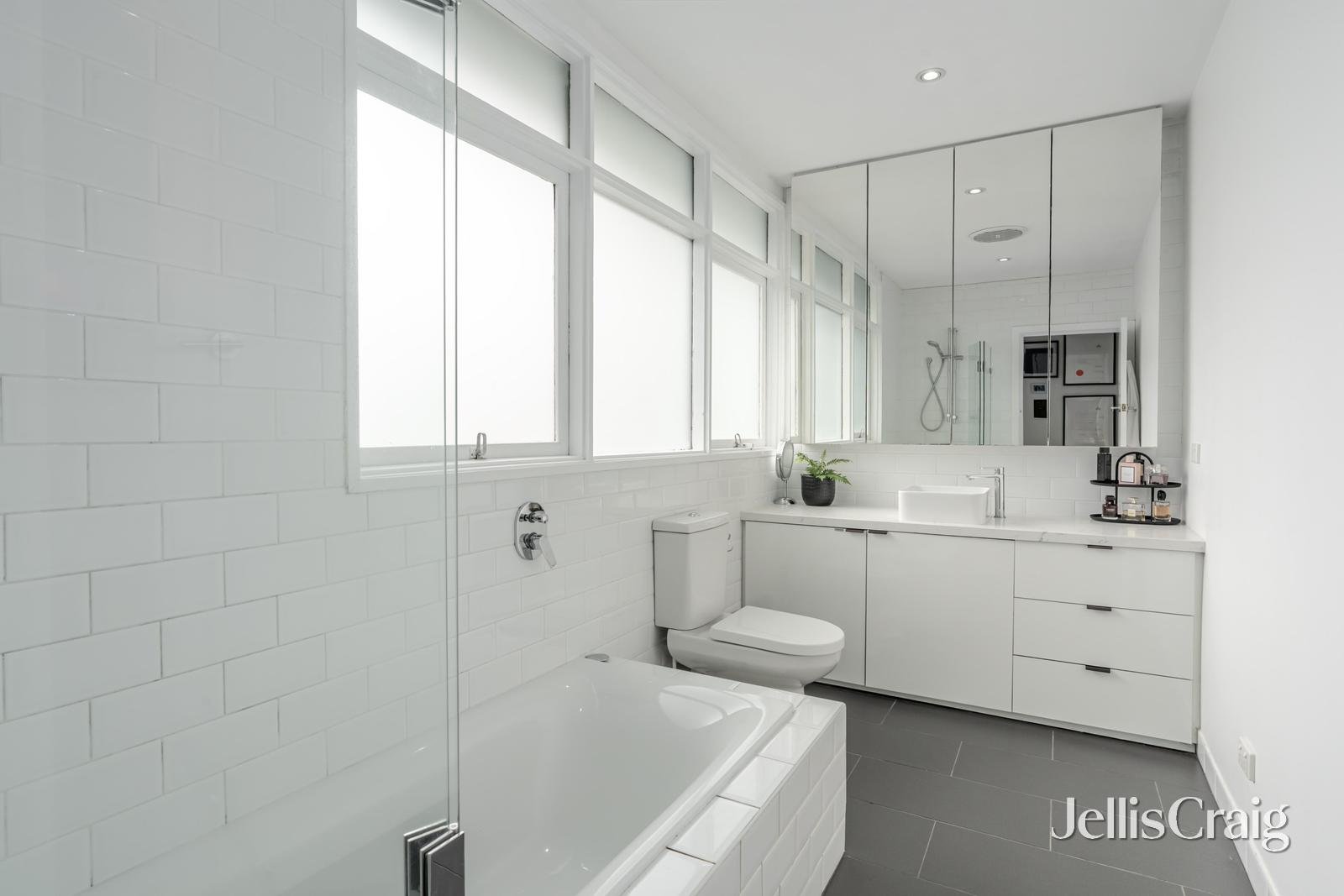 1/37 Lemana Crescent, Mount Waverley image 6