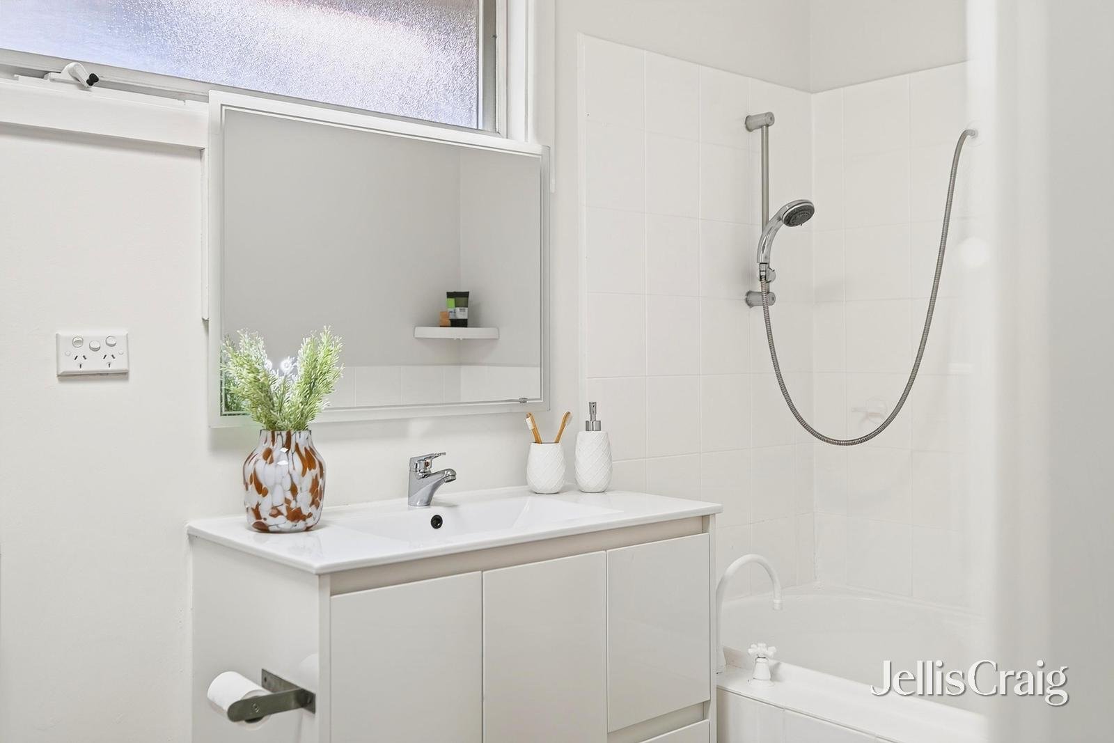 1/37 Warwick Road, Greensborough image 13