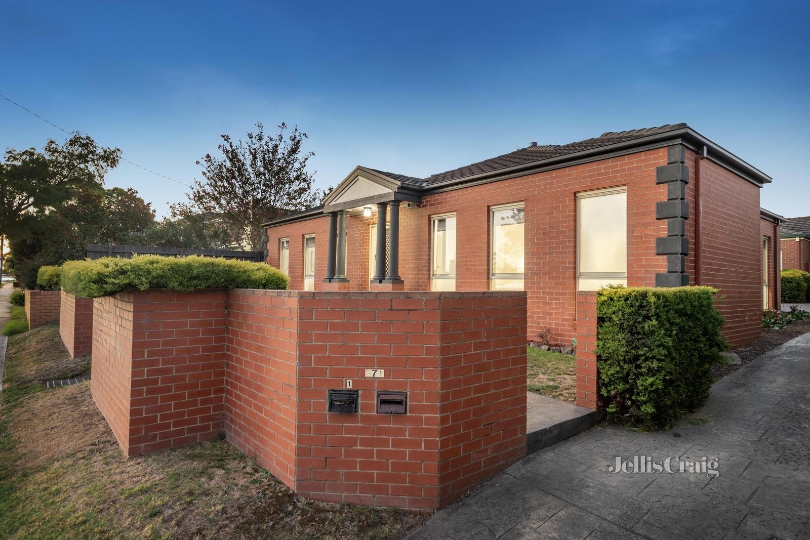 1/371 Waverley Road, Mount Waverley image 1