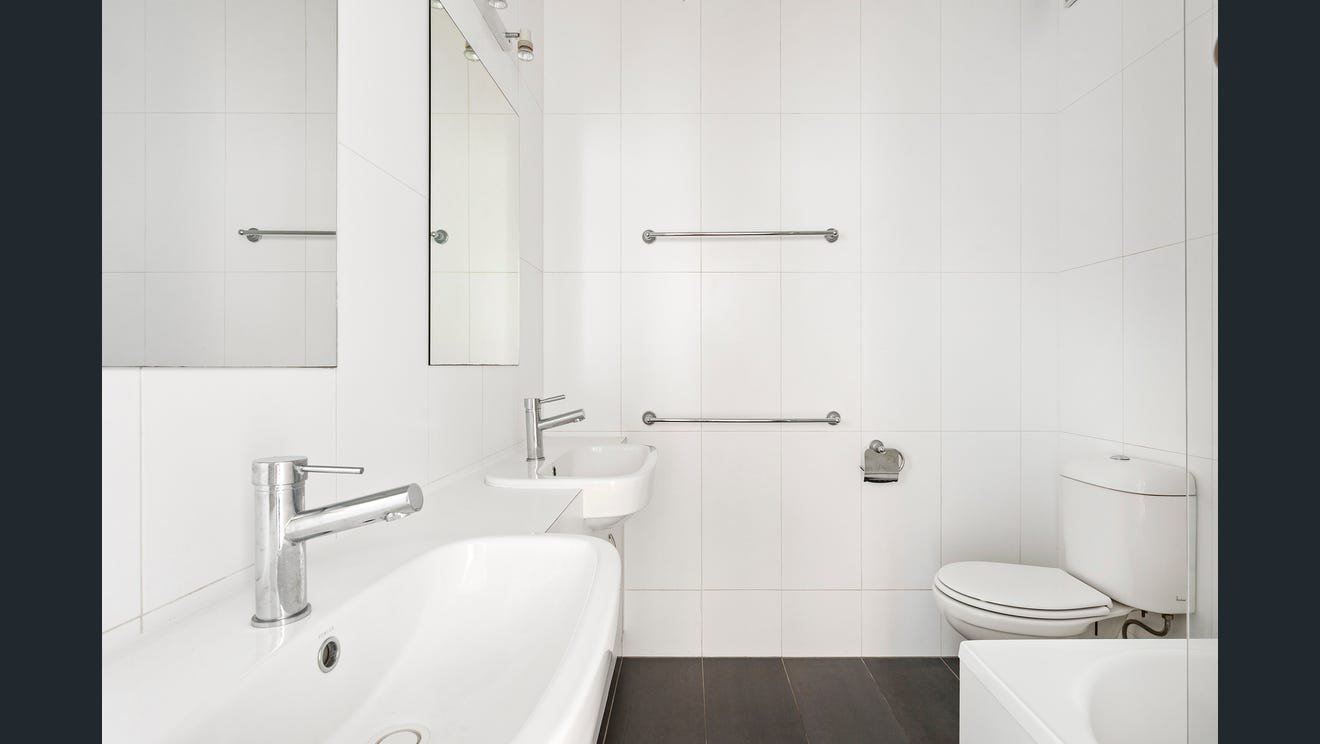 1/372 Barkly Street, Elwood image 6