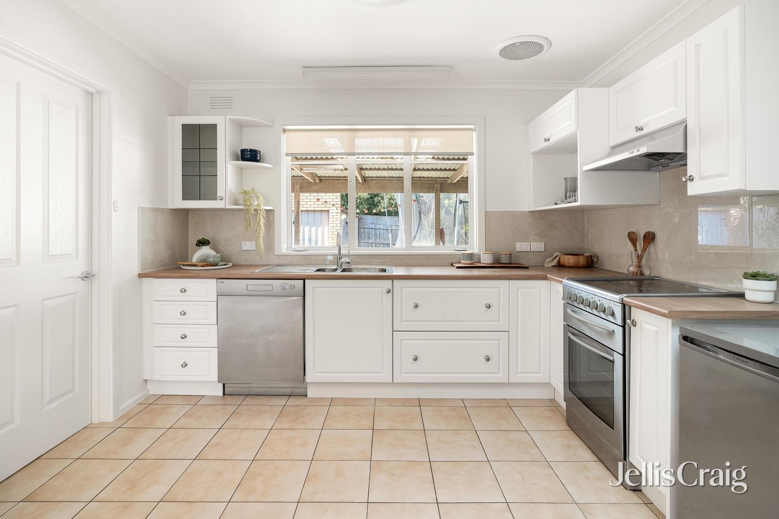 138 Bignell Road, Bentleigh East image 5