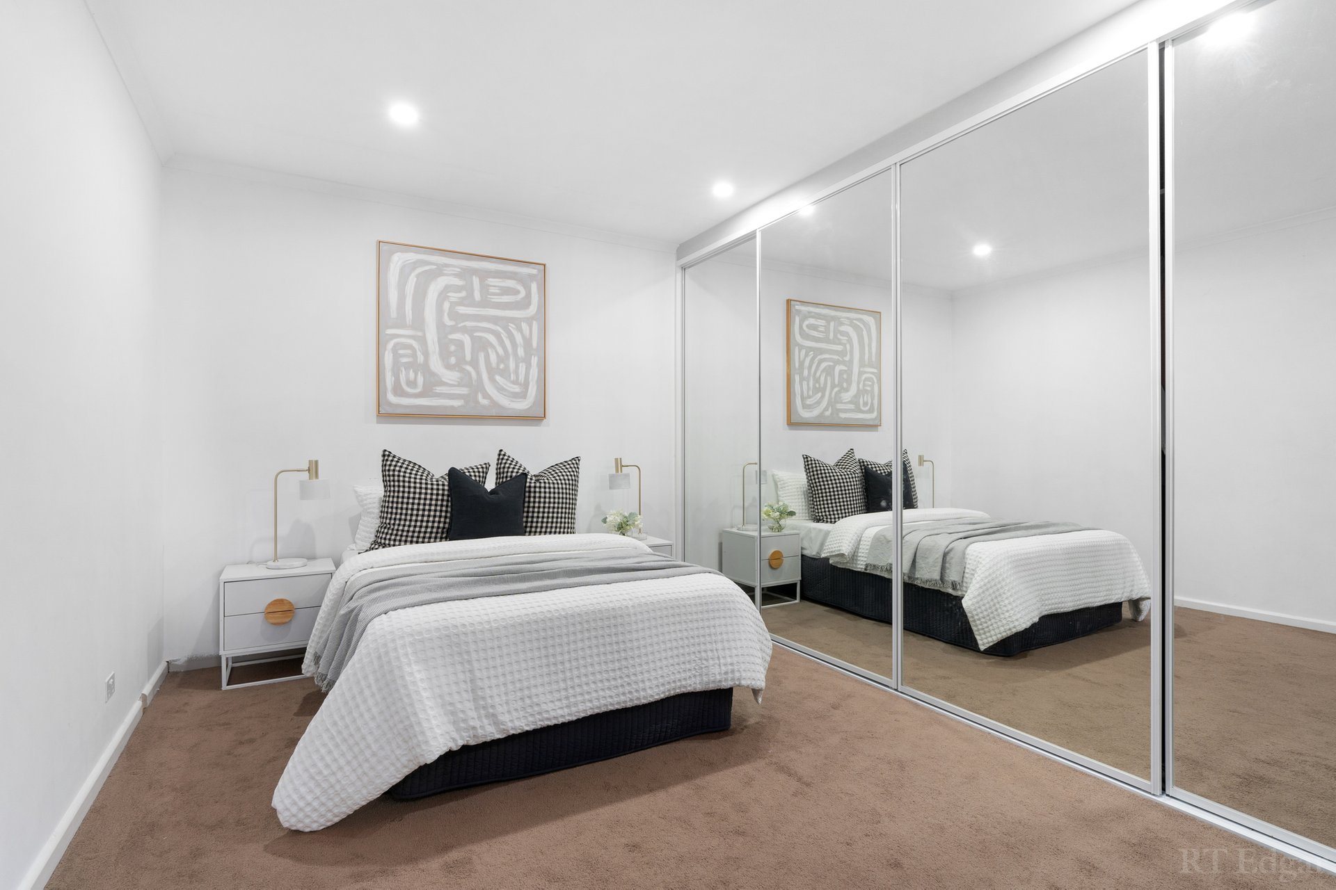 Property Gallery Thumbnail 24