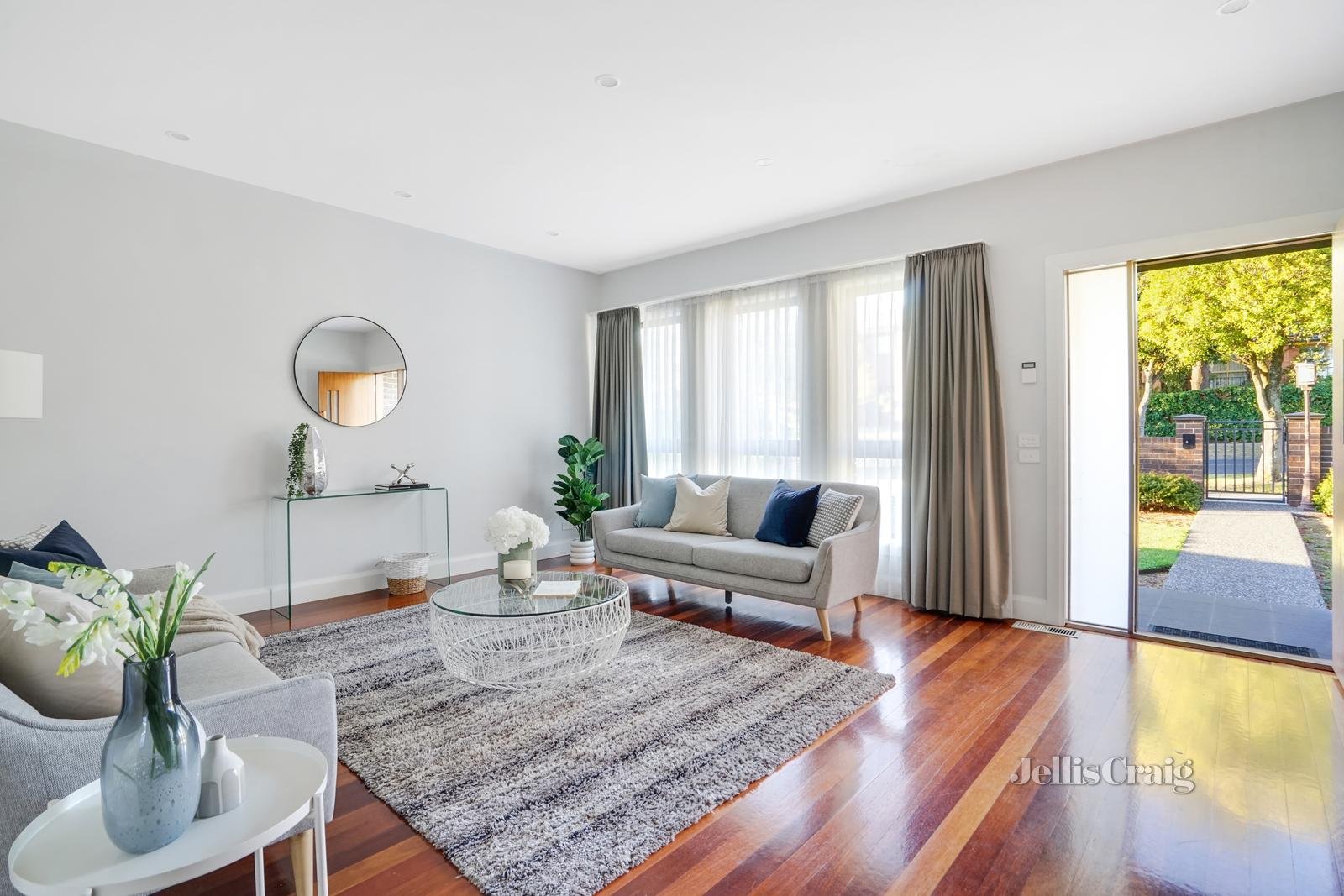 1/38 Darbyshire Road, Mount Waverley image 2