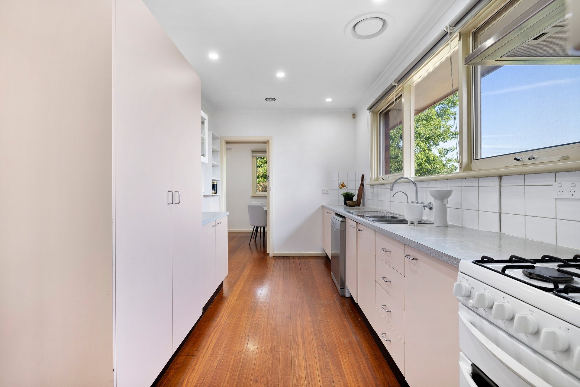 138 Eley Road, Burwood&nbsp;East image 3