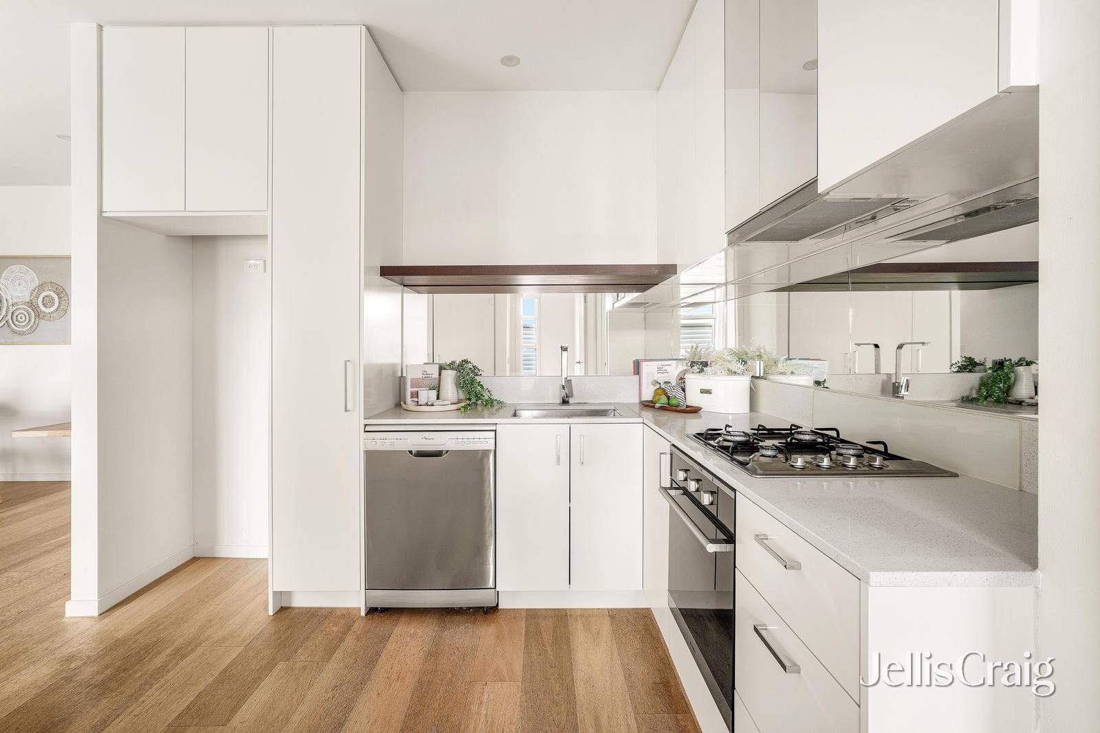 13/8 Maury Road, Chelsea image 3