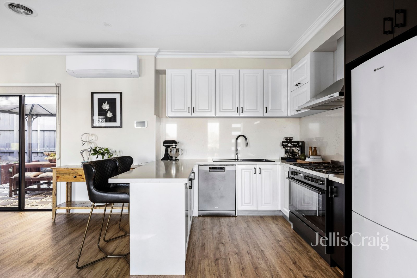 138 Nell Street, Greensborough image 2
