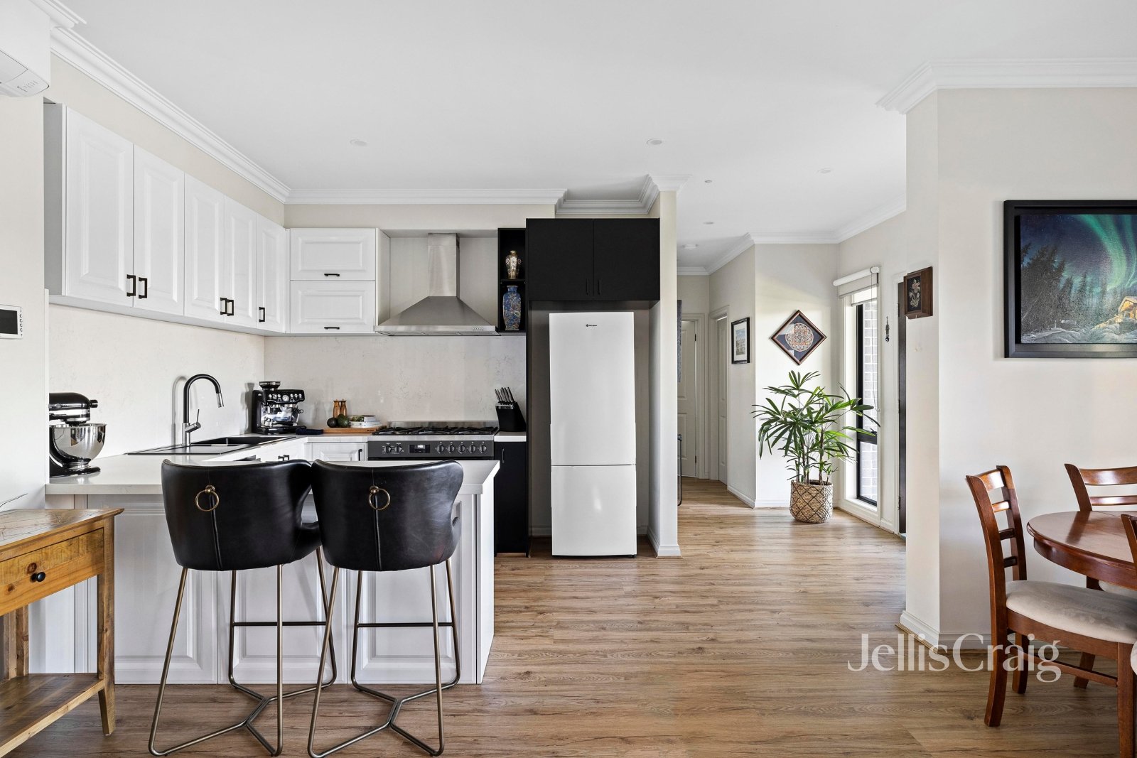 138 Nell Street, Greensborough image 3