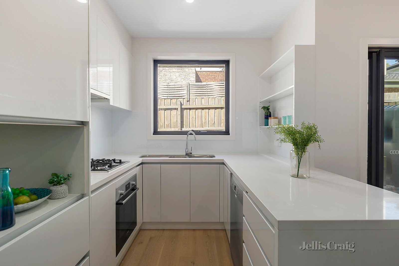 1/38 Roderick Street, Doncaster East image 2