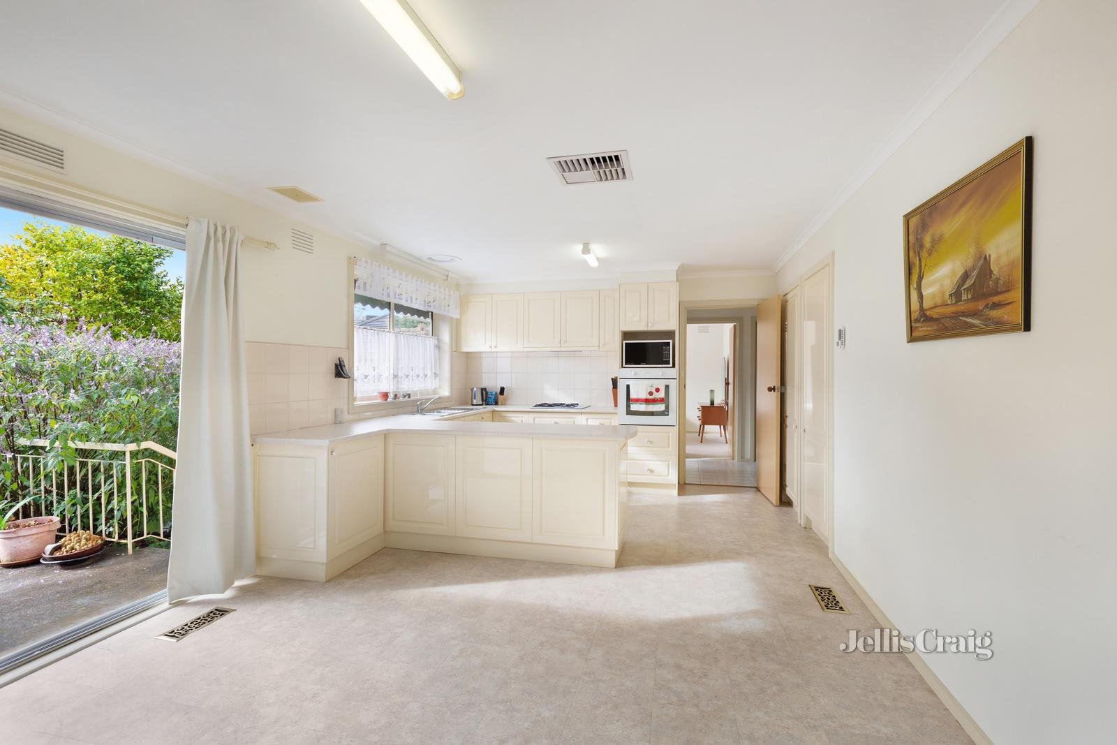 138 View Mount Road, Wheelers Hill image 3