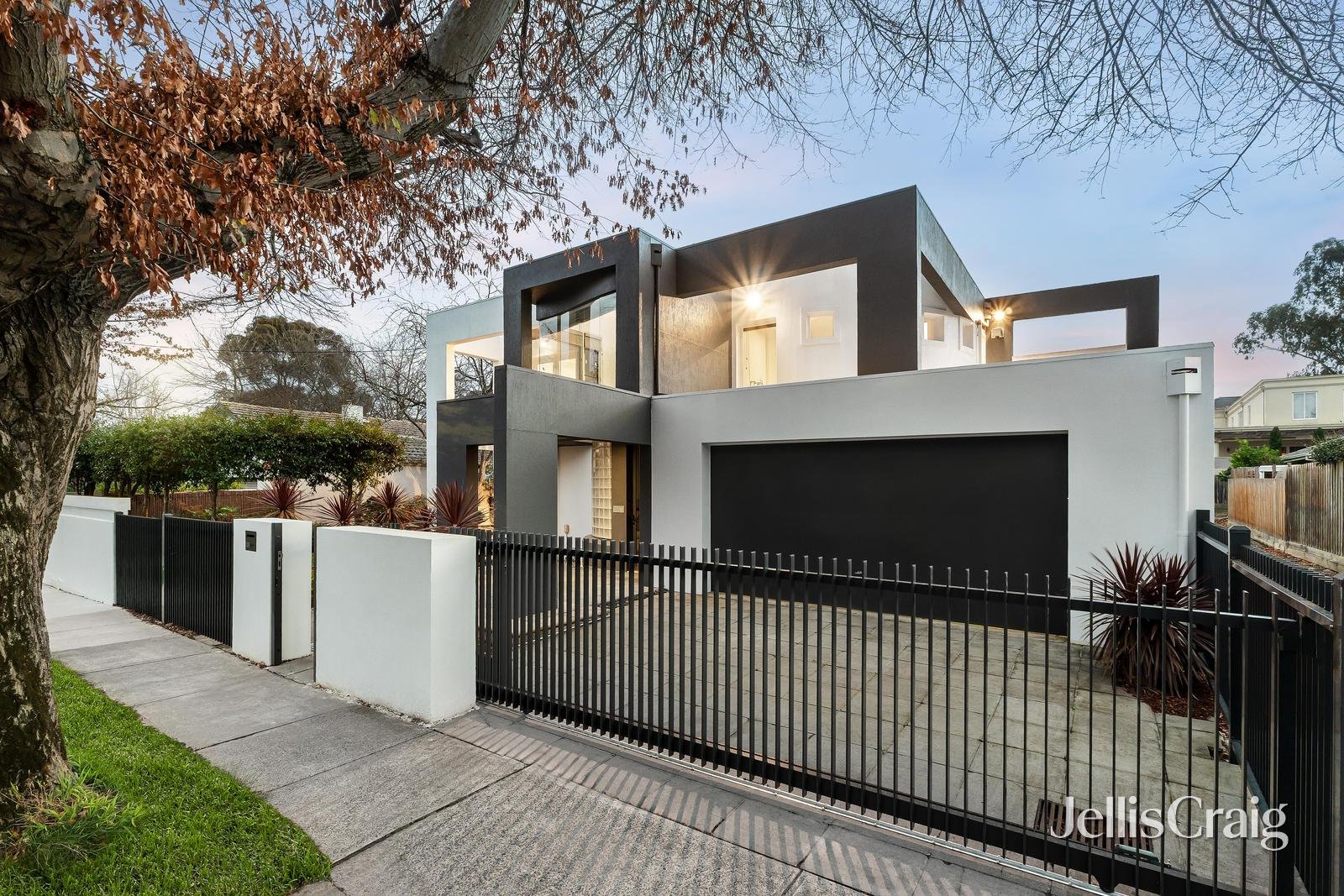 138 Windsor Crescent, Surrey&nbsp;Hills image 2