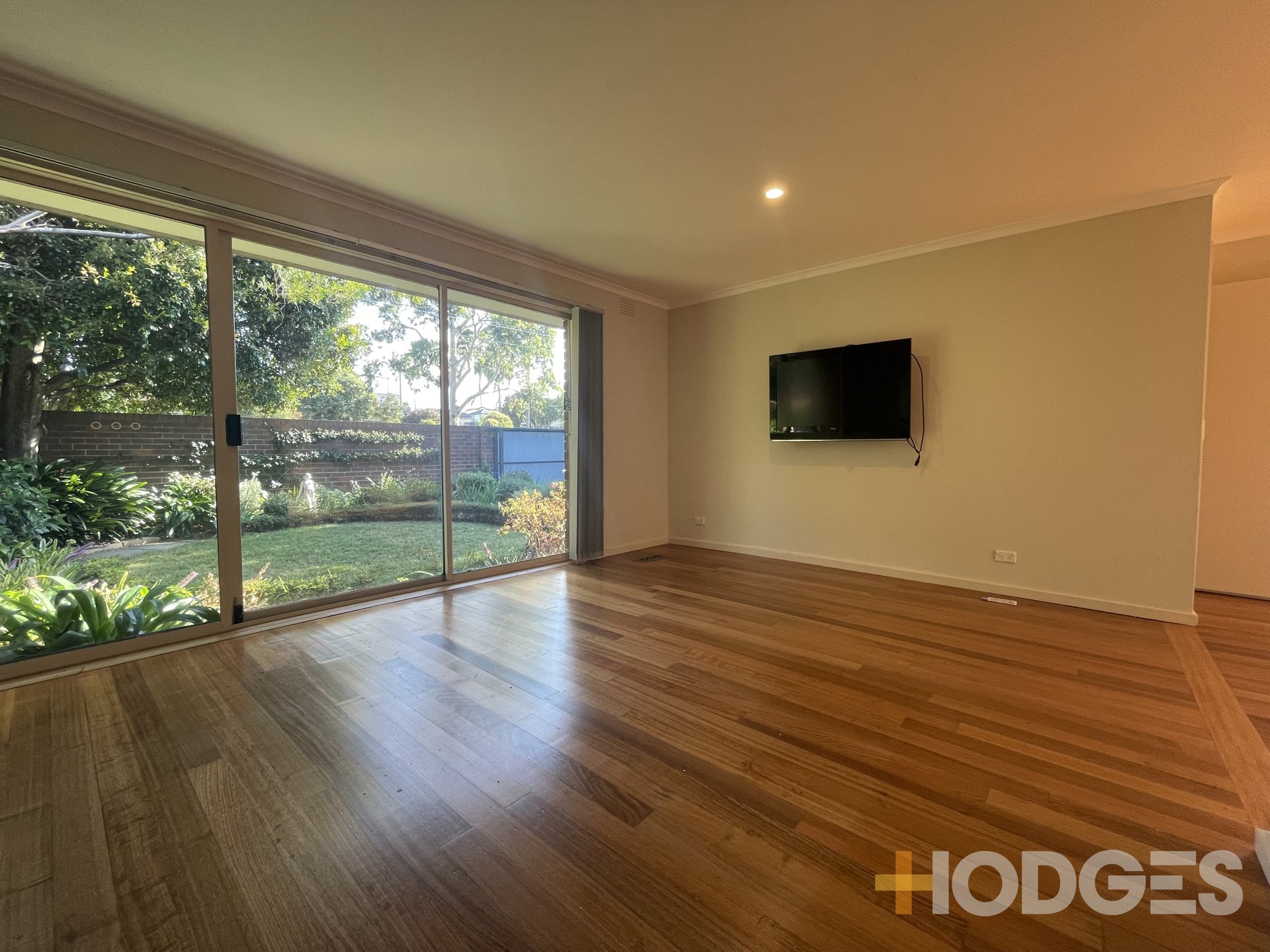 1 / 383 South Rd  Brighton East